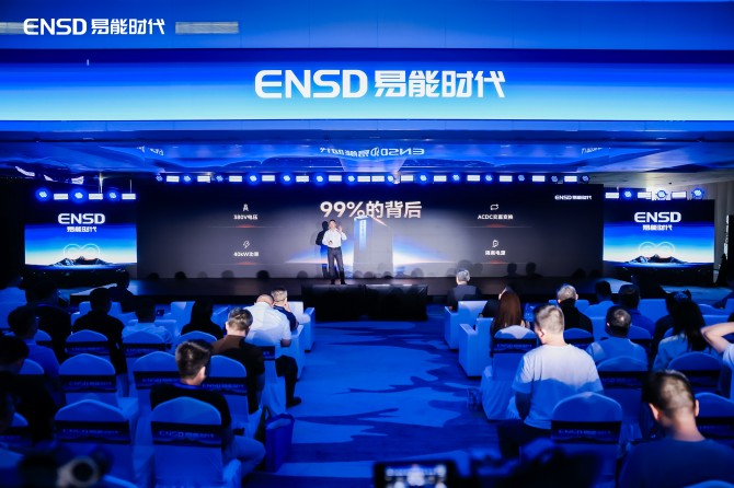 易能时代重磅发布：99% 极致效率落地、百千瓦级全球首创，正式进军 AI 电源新赛道